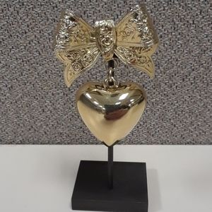 EUC Vintage goldtone Heart & bow brooch